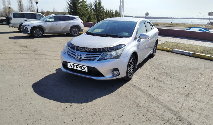 Toyota Avensis 2013 года