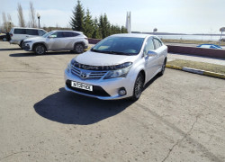 Toyota Avensis 2013 года