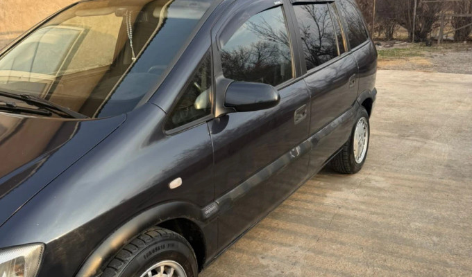 Opel Zafira 2001 года
