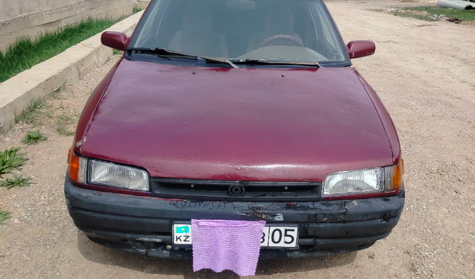 Mazda 323 1993 года
