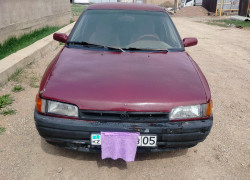 Mazda 323 1993 года