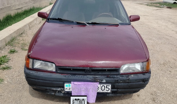 Mazda 323 1993 года