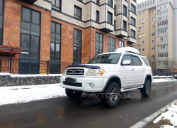 Toyota Sequoia 2004 года