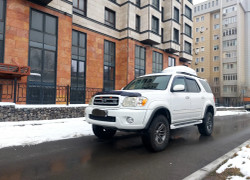Toyota Sequoia 2004 года