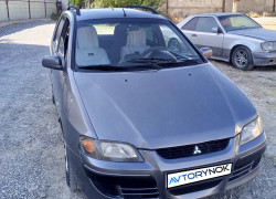 Mitsubishi Space Star 2002 года