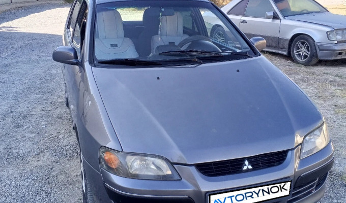 Mitsubishi Space Star 2002 года