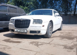 Chrysler 300C 2005 года