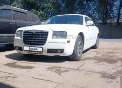 Chrysler 300C 2005 года