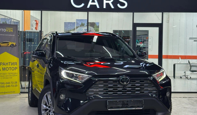 Toyota RAV4 2020 года