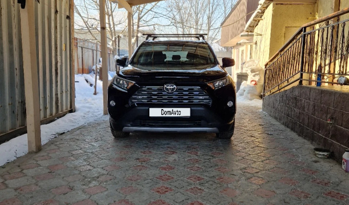 Toyota RAV4 2020 года