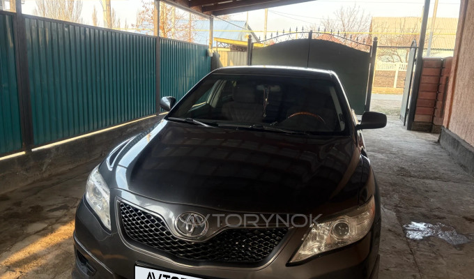 Toyota Camry 2010 года