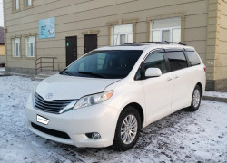 Toyota Sienna 2015 года