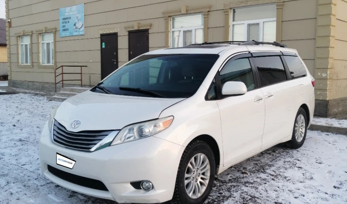 Toyota Sienna 2015 года