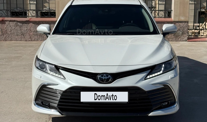 Toyota Camry 2023 года