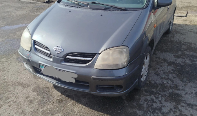 Nissan Almera Tino 2005 года