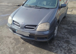 Nissan Almera Tino 2005 года