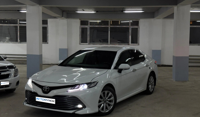 Toyota Camry 2019 года
