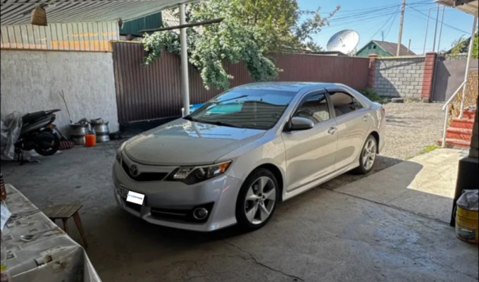 Toyota Camry 2013 года