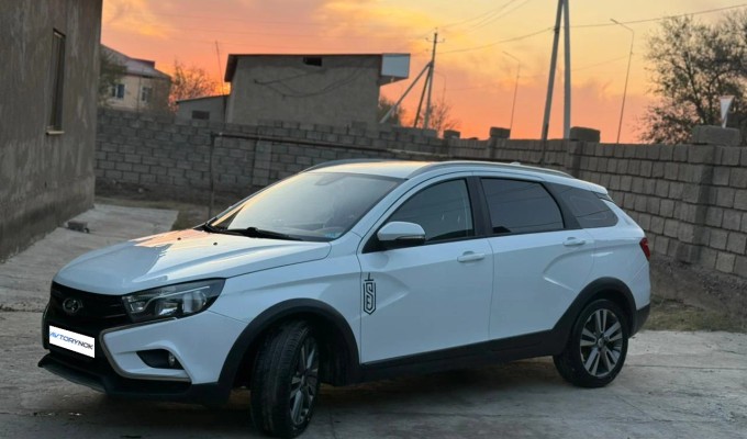 ВАЗ (Lada) Vesta SW Cross 2018 года