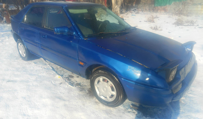 Mazda 323 1990 года