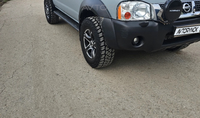 Nissan NP300 2010 года