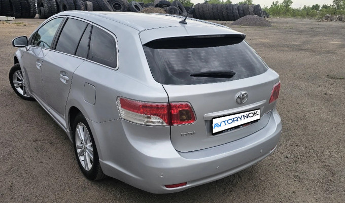 Toyota Avensis 2009 года