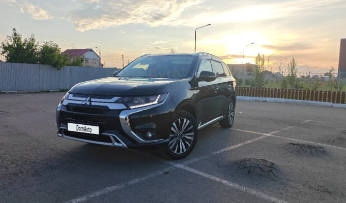 Mitsubishi Outlander 2022 года
