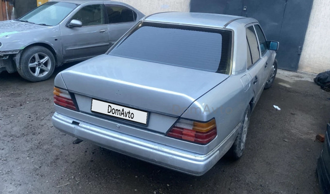 Mercedes-Benz E-Класс 1992 года