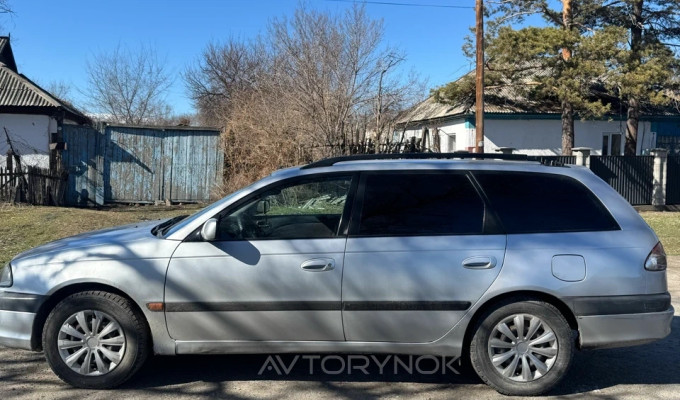 Toyota Avensis 2001 года