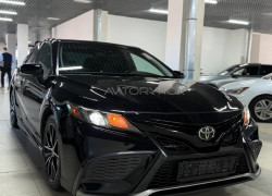 Toyota Camry 2022 года