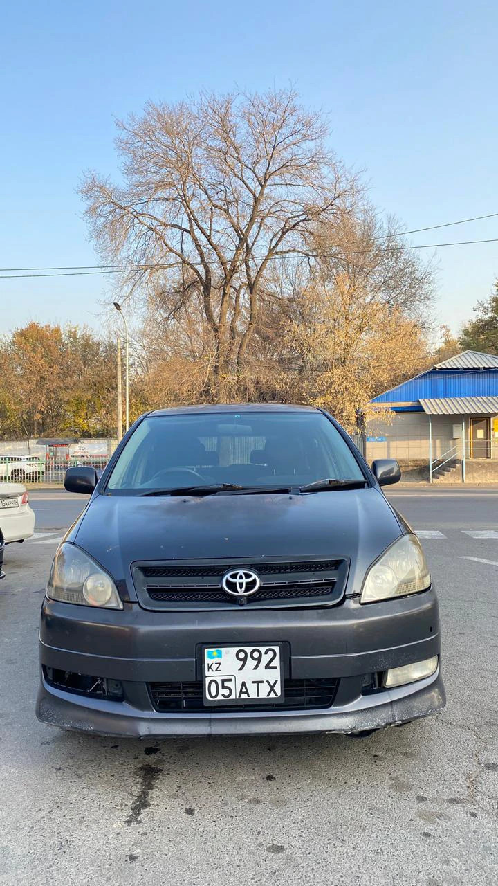 Toyota Ipsum, 2001