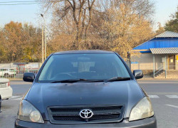 Toyota Ipsum 2001 года