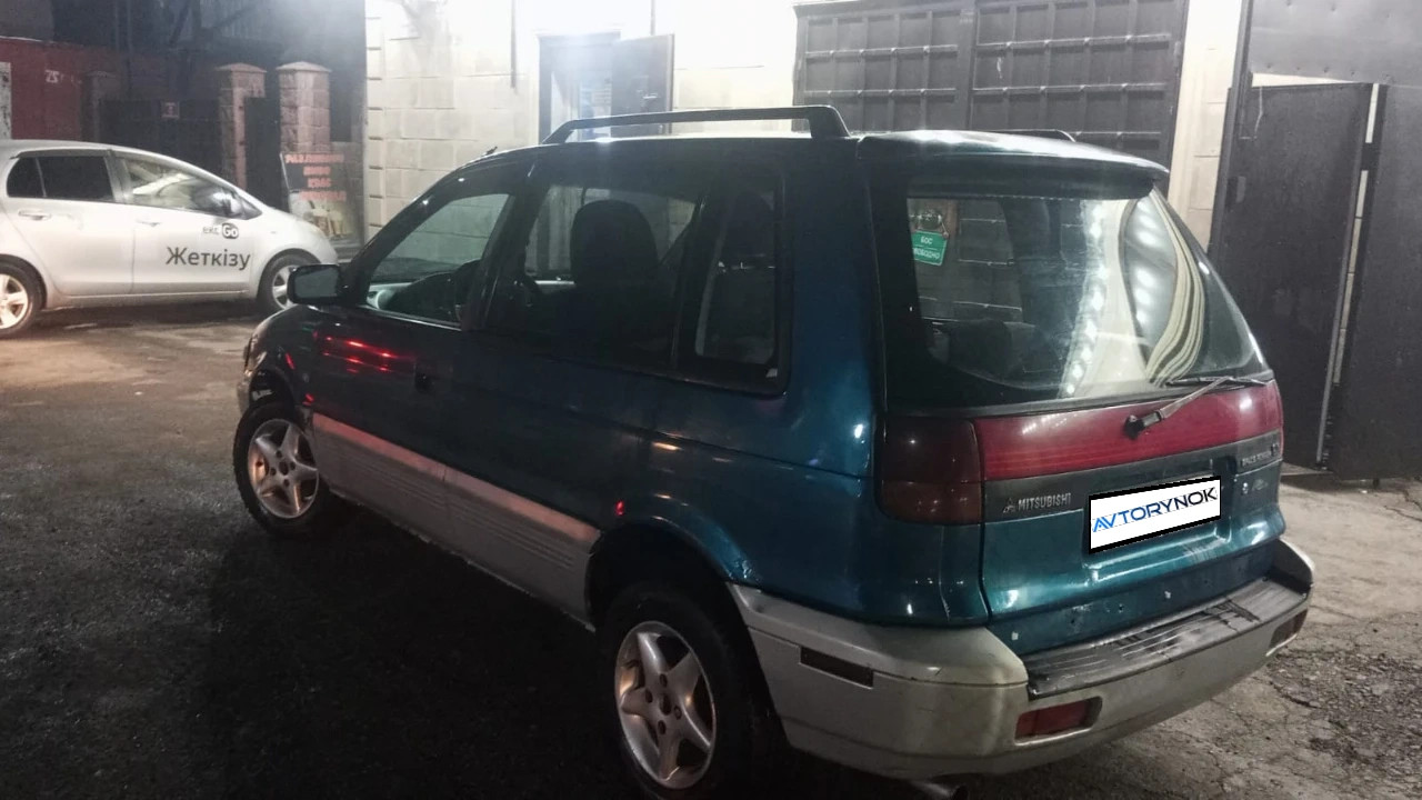 Mitsubishi Space Runner, 1995