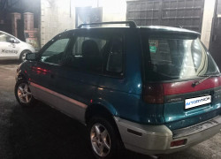 Mitsubishi Space Runner 1995 года
