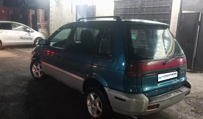Mitsubishi Space Runner 1995 года