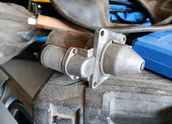 Продам стартер на три шпильки на Приору