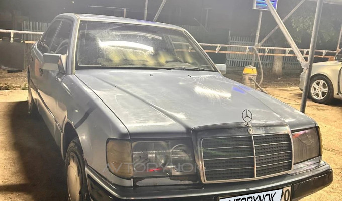 Mercedes-Benz E-Класс 1990 года