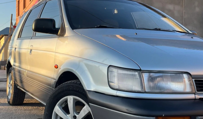 Mitsubishi Space Wagon 1992 года