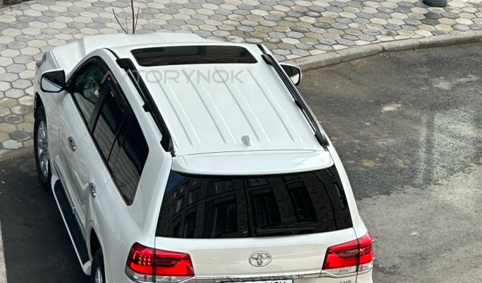Toyota Land Cruiser 2016 года