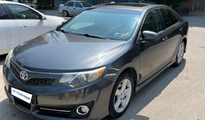 Toyota Camry 2012 года