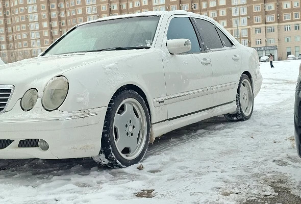 Mercedes-Benz E-Класс 2001 года