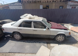 Mercedes-Benz E-Класс 1990 года