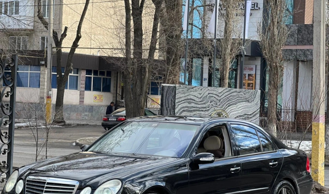 Mercedes-Benz E-Класс 2002 года