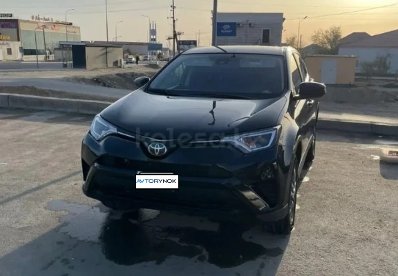 Toyota RAV4 2018 года