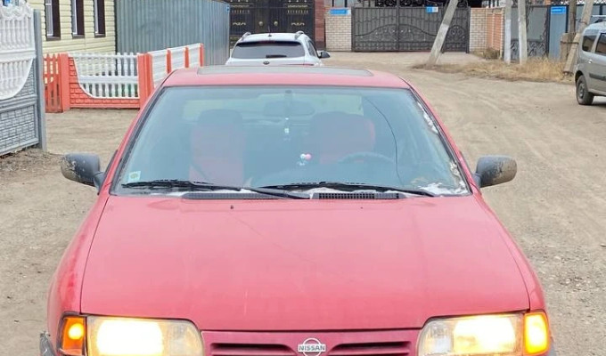 Nissan Primera 1992 года