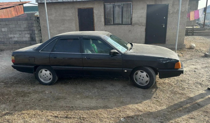 Audi 100 1990 года