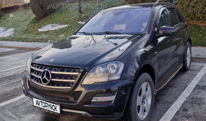 Mercedes-Benz ML-Класс 2011 года