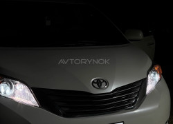 Toyota Sienna 2016 года