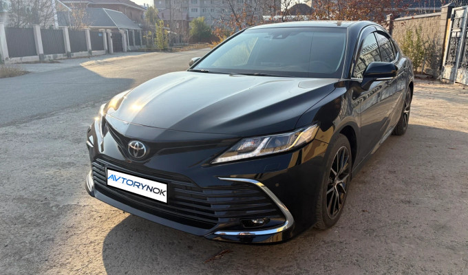 Toyota Camry 2023 года