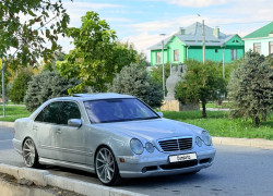 Mercedes-Benz E-Класс 2001 года